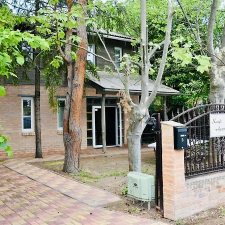 Kunfi Apartmanhaz - Jakuzzi, 4 Halo