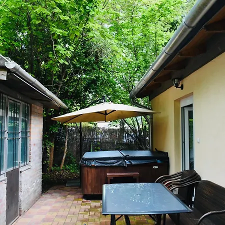 Kunfi - Jakuzzi, 4 Háló Apartamento *