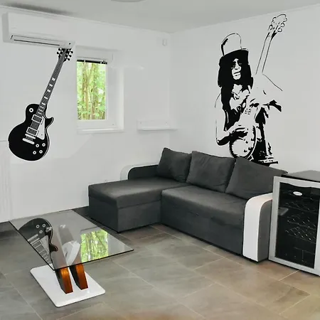 Kunfi Apartmanhaz - Jakuzzi, 4 Halo * Siofok