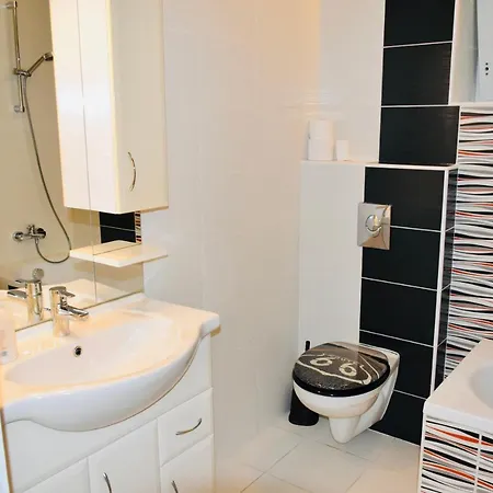 Apartment Kunfi Apartmanhaz - Jakuzzi, 4 Halo Siofok