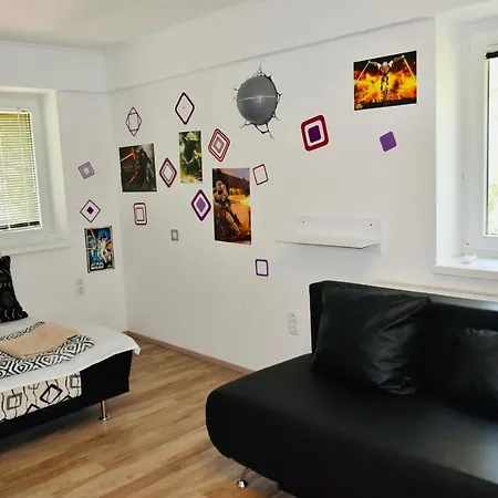 Kunfi Apartmanhaz - Jakuzzi, 4 Halo Apartment