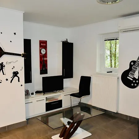 Kunfi Apartmanhaz - Jakuzzi, 4 Halo Siofok