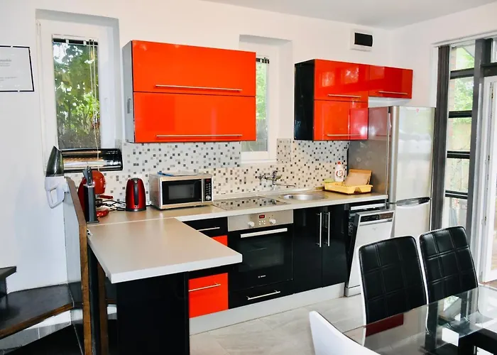 Kunfi Apartmanhaz - Jakuzzi, 4 Halo Apartament *